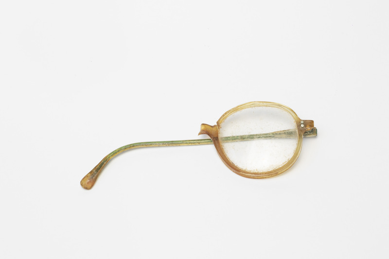 2018.9.6.12.4: Spectacles. Image credit: Saltaire Collection