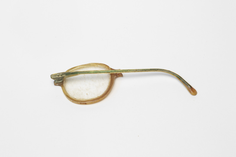 2018.9.6.12.4: Spectacles. Image credit: Saltaire Collection