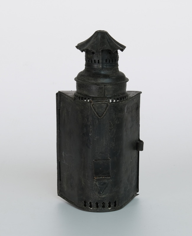 E1a-083: Porter's lamp: Rear view. Digital image credit: Saltaire Collection