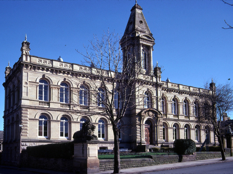 2025.68.118: Victoria Hall view from Lower School Street. Digital image credit: Saltaire Collection
