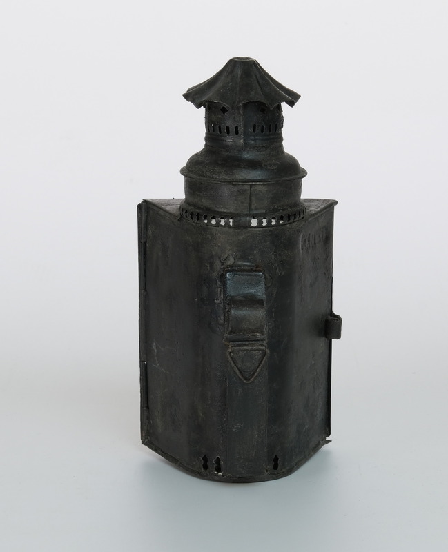 E1a-083: Porter's lamp: Rear view. Digital image credit: Saltaire Collection