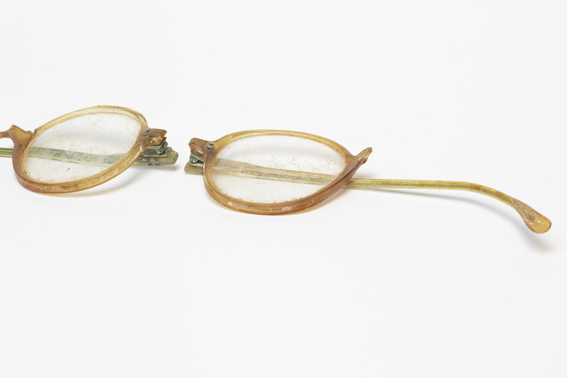 2018.9.6.12.4: Spectacles. Image credit: Saltaire Collection