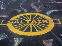 2025.68.84: Saltaire Tour de Yorkshire Exhibition Road crest. Digital image credit: Saltaire Collection