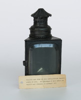 E1a-083: Porter's lamp: Front view with explanatory card. Digital image credit: Saltaire Collection