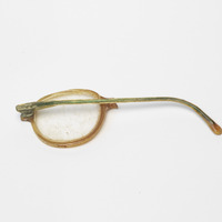 2018.9.6.12.4: Spectacles. Image credit: Saltaire Collection