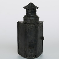E1a-083: Porter's lamp: Rear view. Digital image credit: Saltaire Collection